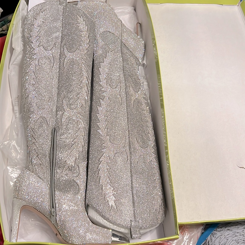 TikTok famous Gianni bini silver glitter boots!